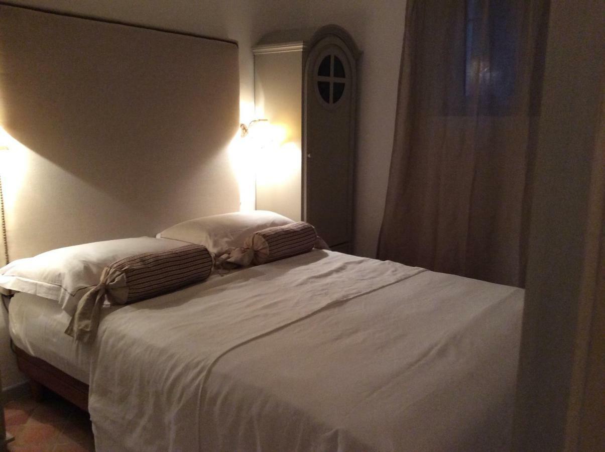 Le Mas Amore Bed & Breakfast Gassin Ngoại thất bức ảnh